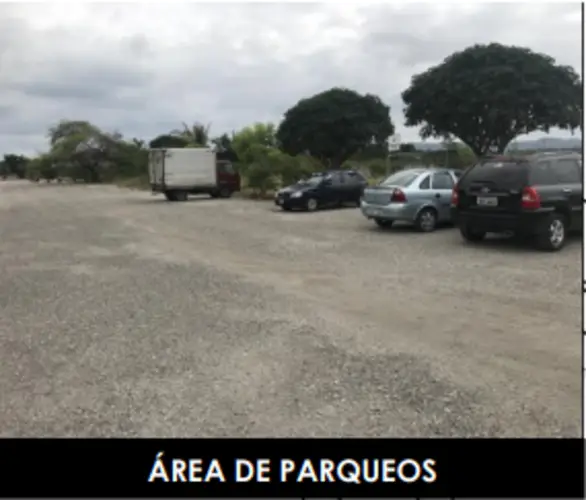 Área de parqueos