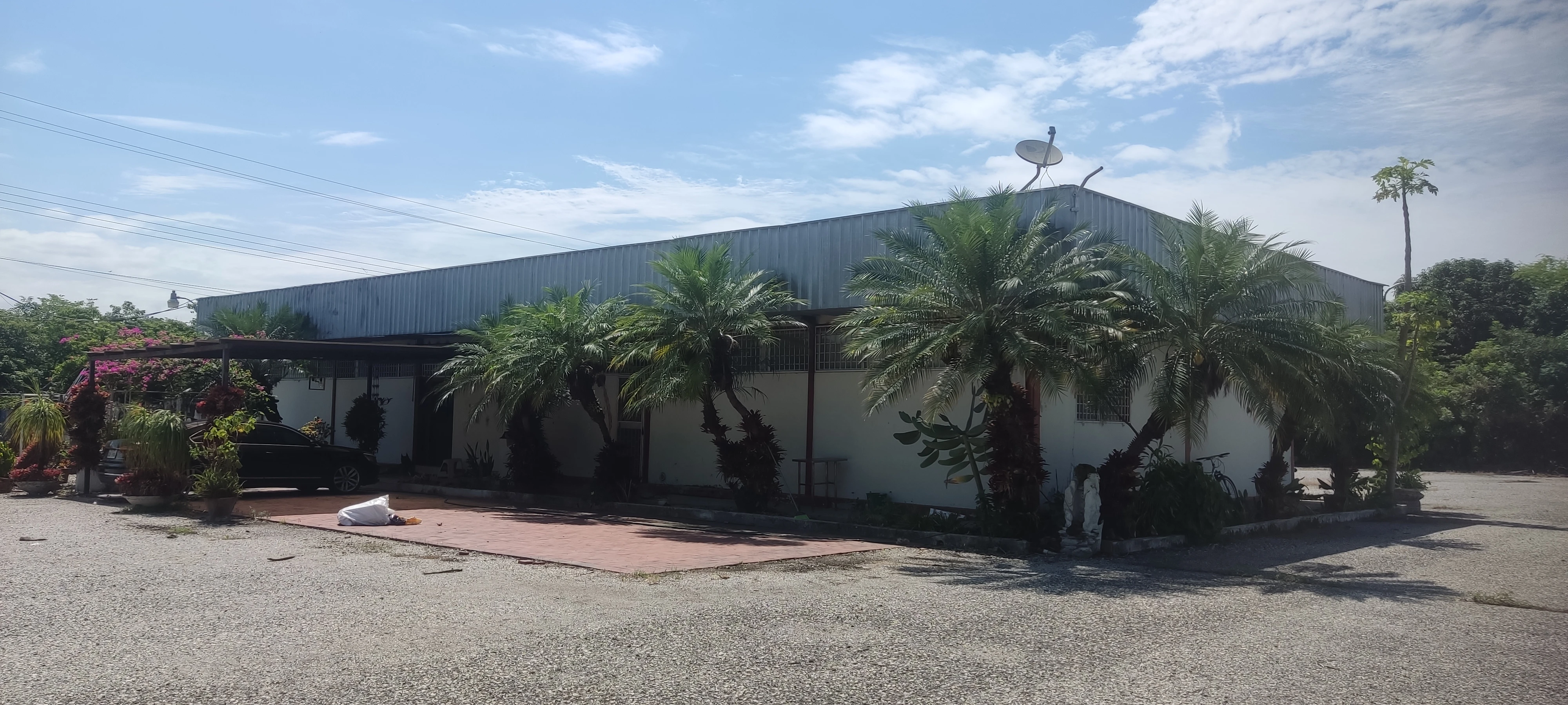 Edificio de oficinas (vista 1)