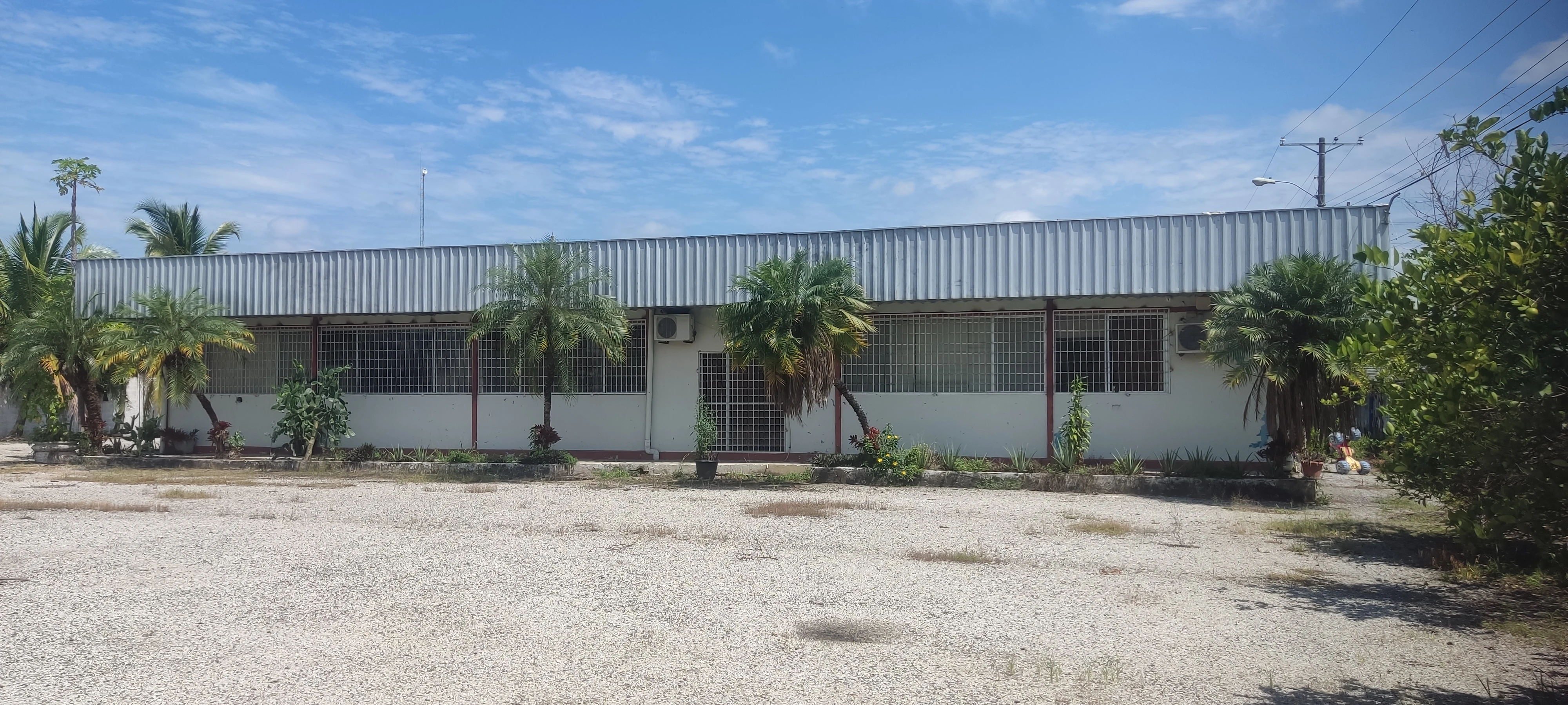 Edificio de oficinas (vista 2)