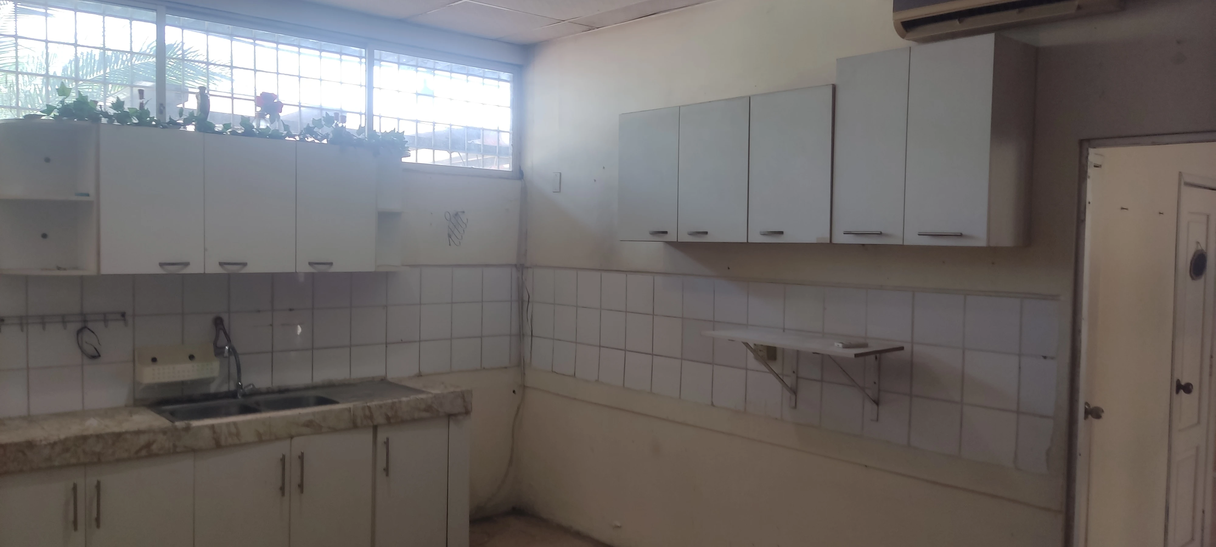 Interior oficinas (vista 2)