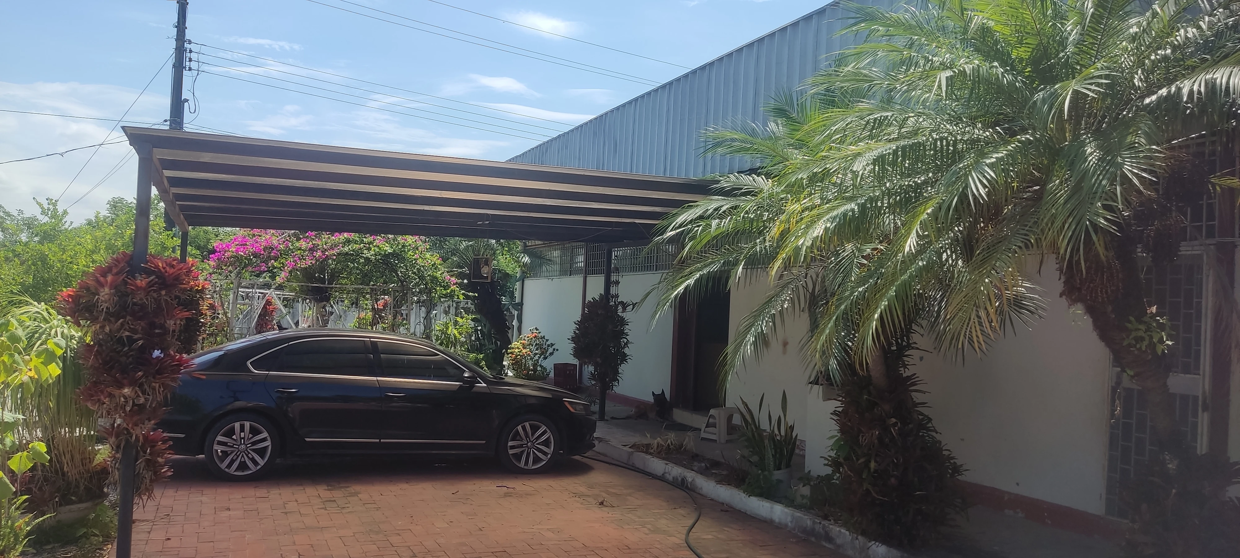 Entrada edificio de oficinas